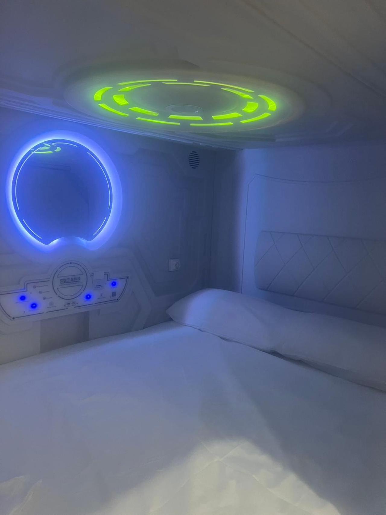 Air Hostel Capsules Airport Gavà Zewnętrze zdjęcie